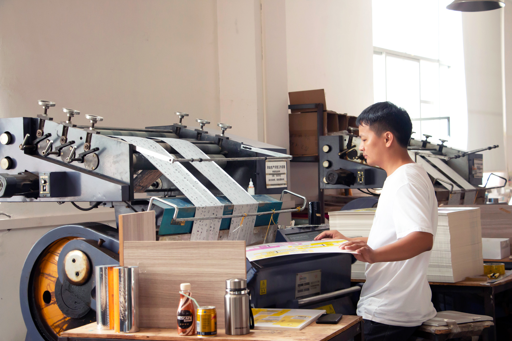 What are the methods for packaging box manufacturers to customize gift boxes?