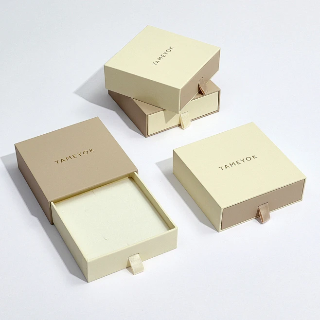 Why White Skincare Bottles Turn Yellow in Gift Boxes: Anti-Color Migration & Anti-Static Inserts Guide